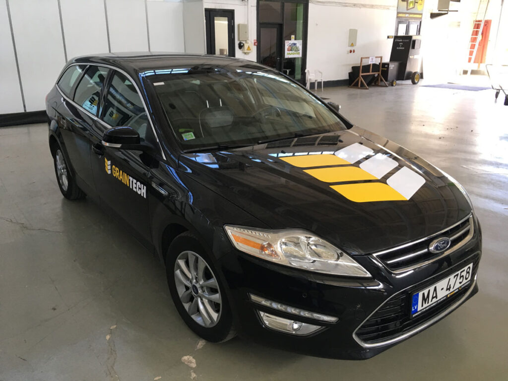 Auto aplīmēšana ar firmas logotipu - Graintech Ford